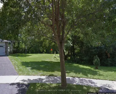 Queens Crescent, Newmarket, On, L3y 2c4