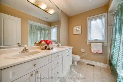 11 Palace Court, Richmond Hill, On L4b 4c3