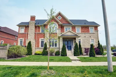 Att/Row/Townhouse in Vaughan
