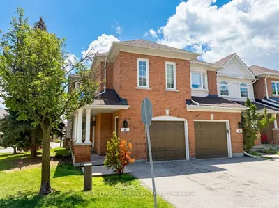 Condo Townhouse in Richmond Hill