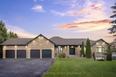 Detached in Essa