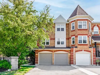 Condo Townhouse in Vaughan