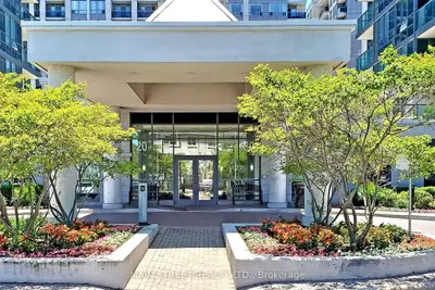 Condo Apartment in Vaughan