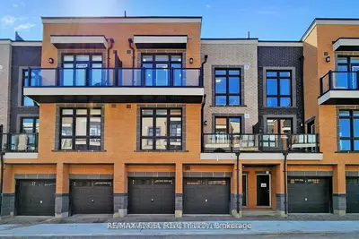 Condo Townhouse in Richmond Hill