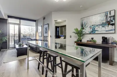 Condo Apartment in Vaughan