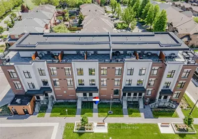 Condo Townhouse in Vaughan