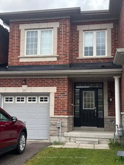 Att/Row/Townhouse in Richmond Hill