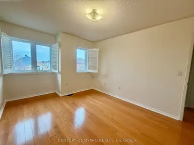 116 Orchard Hill (2nd Floor) Boulevard, Markham, On L6c 2m4