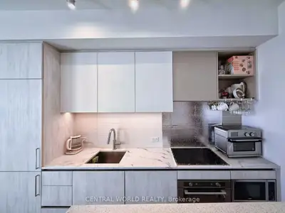 Condo Apartment in Vaughan