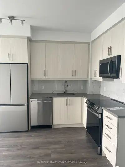 Condo Apartment in Richmond Hill