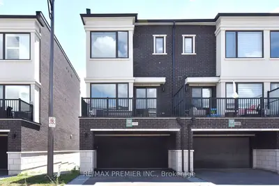 Att/Row/Townhouse in Vaughan