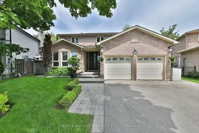 Detached in Richmond Hill