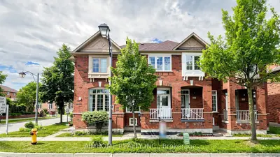 Att/Row/Townhouse in Markham