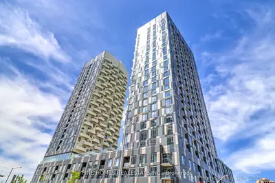 Condo Apartment in Vaughan