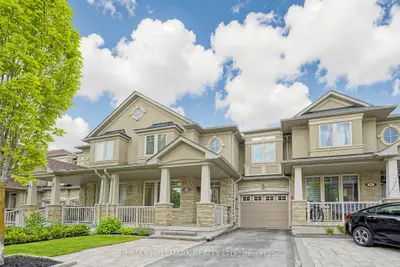 Att/Row/Townhouse in Richmond Hill