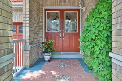 110 Red River Crescent, Newmarket, On L3x 2r1