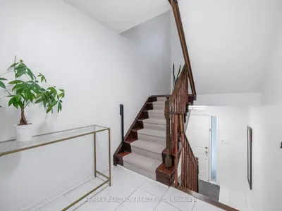 114 Leah Crescent 39, Vaughan, On L4j 8c3