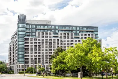 Condo Apartment in Richmond Hill