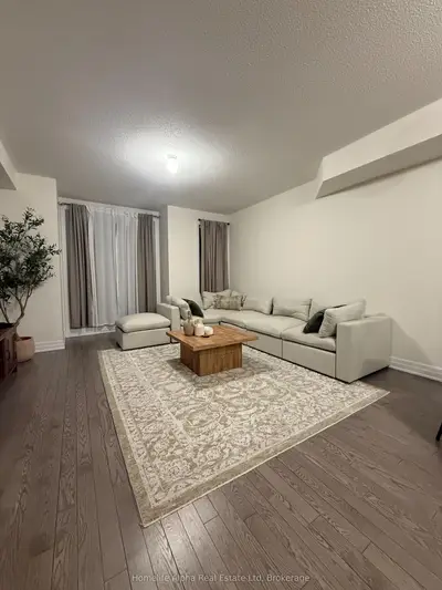 Att/Row/Townhouse in Markham