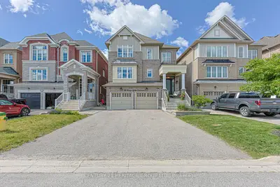 Detached in East Gwillimbury