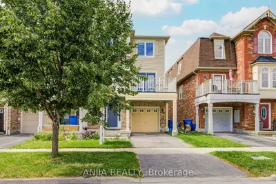Att/Row/Townhouse in Whitchurch-Stouffville