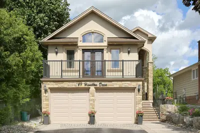 49 Hamilton Drive, Newmarket, On L3y 3e7