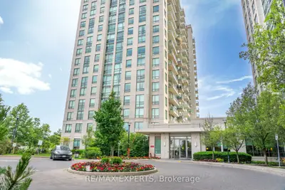 Common Element Condo in Vaughan