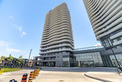 Condo Apartment in Vaughan