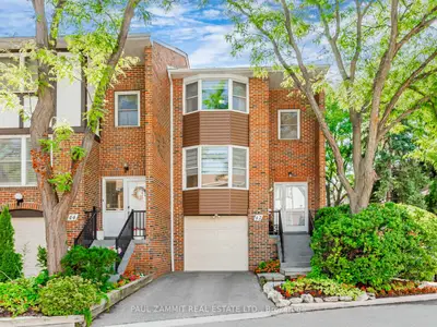 Condo Townhouse in Markham