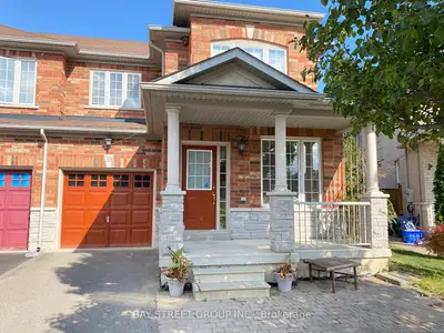 Att/Row/Townhouse in Richmond Hill