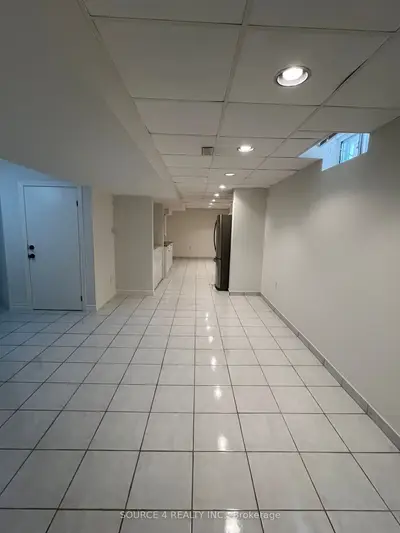 138 Venetian Crescent Basement, Vaughan, On L4l 5e8