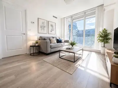 Condo Apartment in Richmond Hill