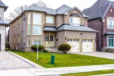 Detached in Richmond Hill