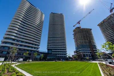 Condo Apartment in Vaughan