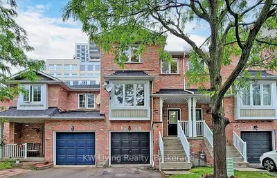 Att/Row/Townhouse in Richmond Hill