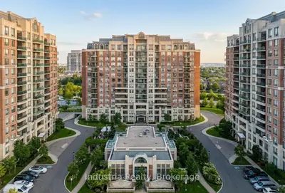 Condo Apartment in Richmond Hill