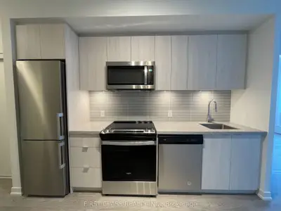 Condo Apartment in Richmond Hill