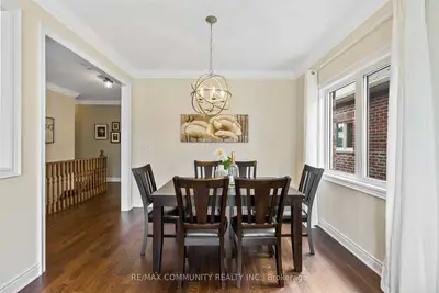 Detached in Brock