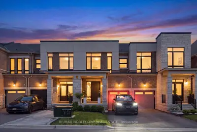 Att/Row/Townhouse in Vaughan