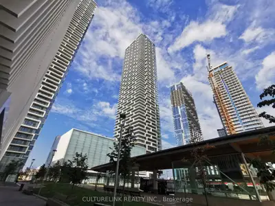 Condo Apartment in Vaughan