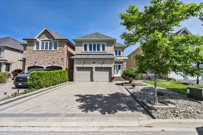Detached in Richmond Hill