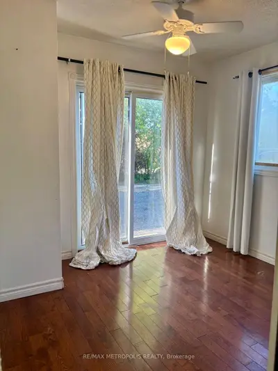 28 & 30 Thompson Drive, Georgina, On L0e 1l0