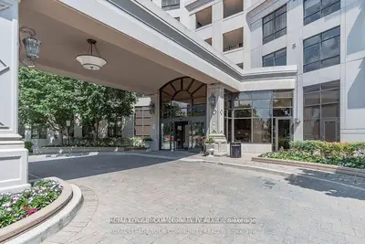 Condo Apartment in Vaughan