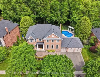Detached in Aurora