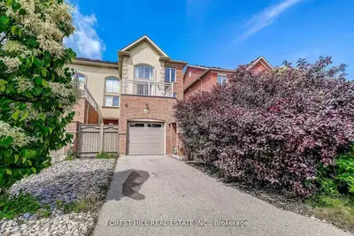 Att/Row/Townhouse in Vaughan