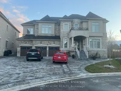 Detached in East Gwillimbury