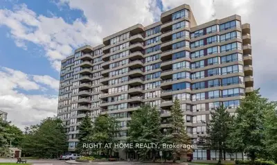 Condo Apartment in Vaughan
