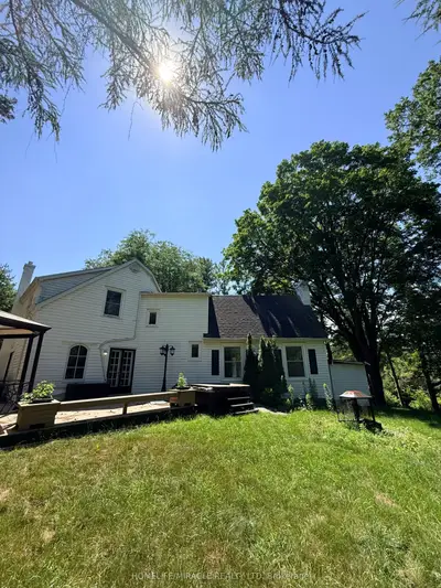 10 Yorkton Boulevard, Markham, On L6c 0j9