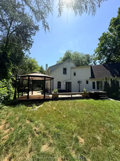 10 Yorkton Boulevard, Markham, On L6c 0j9