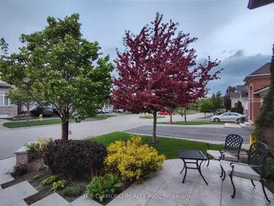 9 Amos Court, Markham, On L6e 2e9